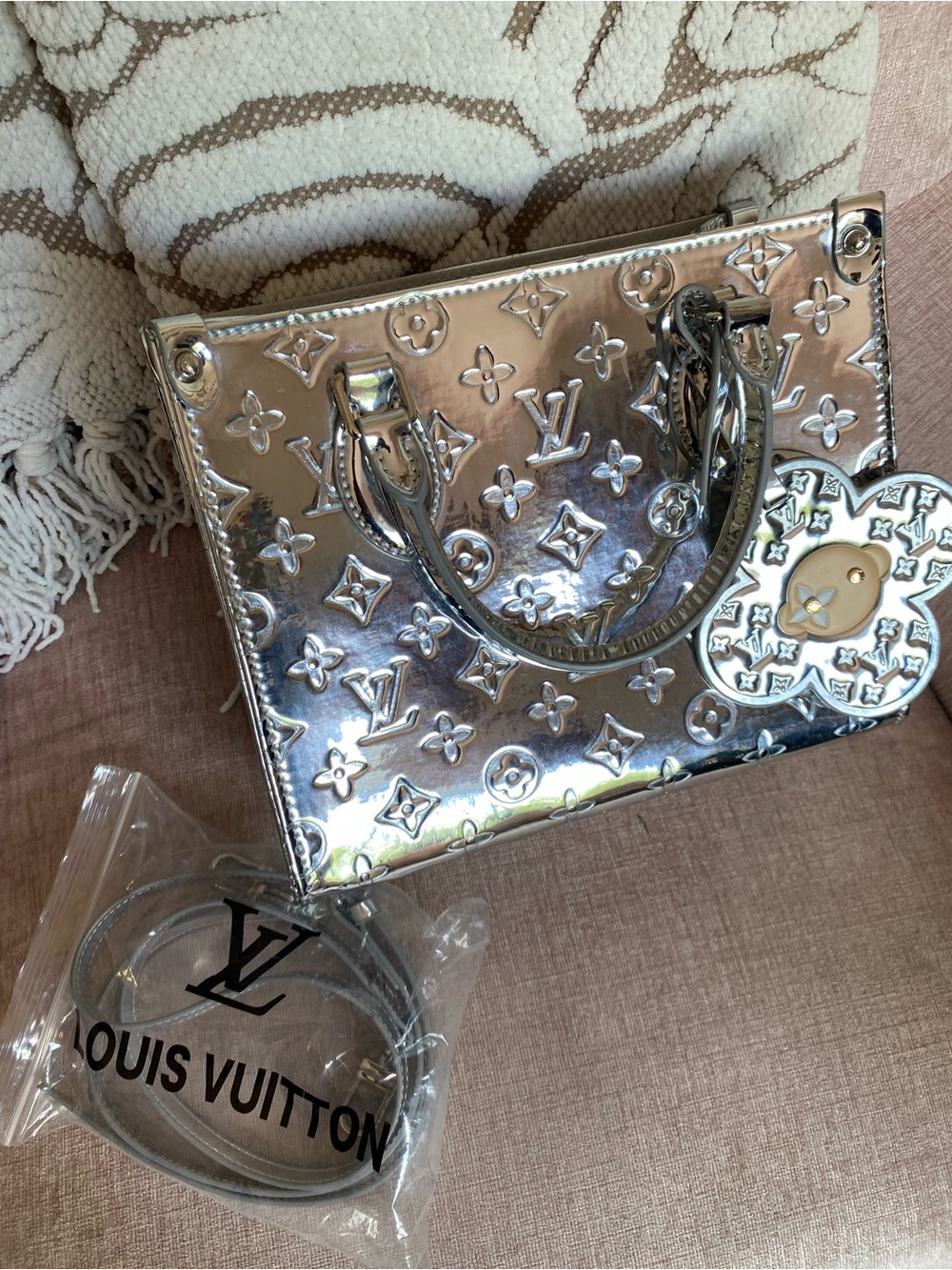 SHOULDER BAG - Picture 11 of 13